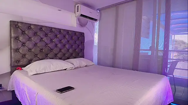 Snapshot of LauriLenix chatting on March 2026 03:51:01 PM LauriLenix online show from March 2026 03:51:01 PM