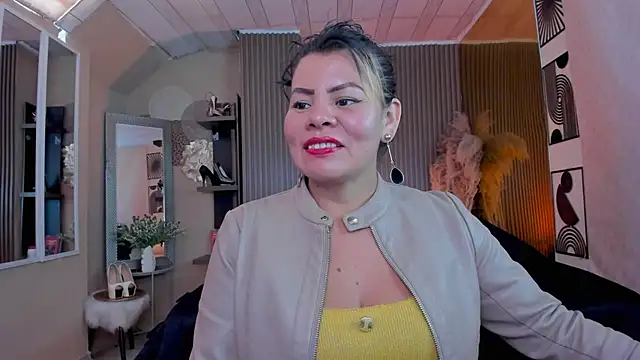 KiaraXMilf online show from April 2026 03:13:01 PM