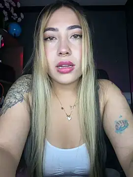 ManuelaVeeleez online show from April 2026 05:01:02 AM