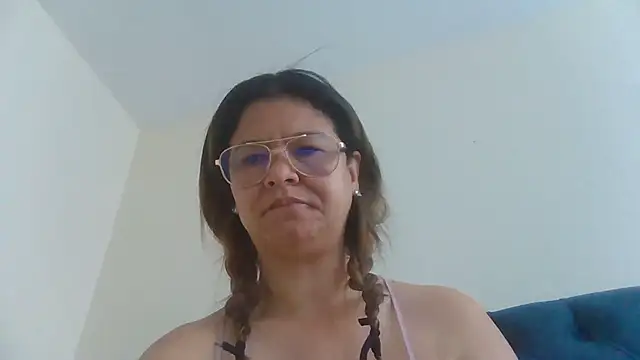 Jiwon Han online show from March 2026 04:44:02 PM