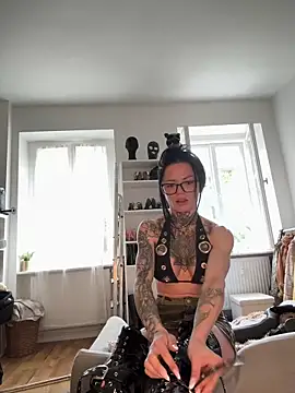 SkinnyLilly online show from June 2026 09:59:01 AM