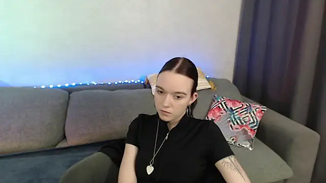 Snapshot of SunyLily chatting on May 2026 06:08:01 AM SunyLily online show from May 2026 06:08:01 AM