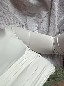 lena-smile683 online show from April 2026 05:00:02 PM