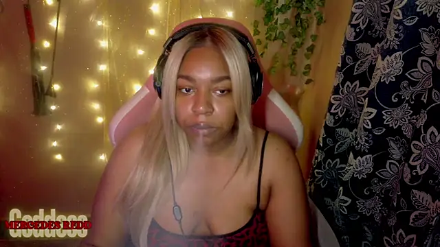 Snapshot of Goddess_MercedesRedd chatting on July 2026 02:09:01 PM Goddess MercedesRedd online show from July 2026 02:09:01 PM