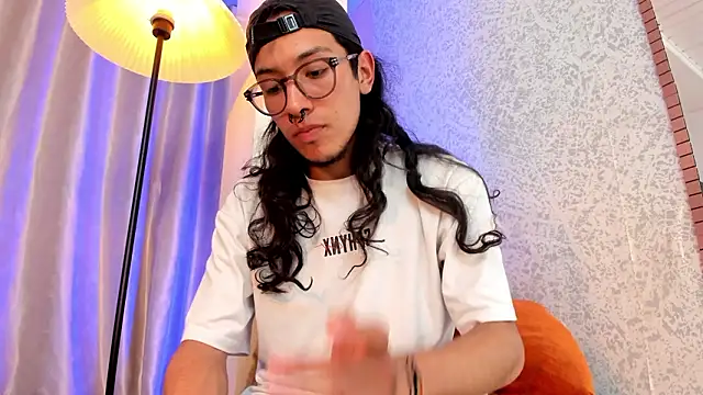 Snapshot of Enzo_rey chatting on March 2026 09:21:02 PM Enzo rey online show from March 2026 09:21:02 PM