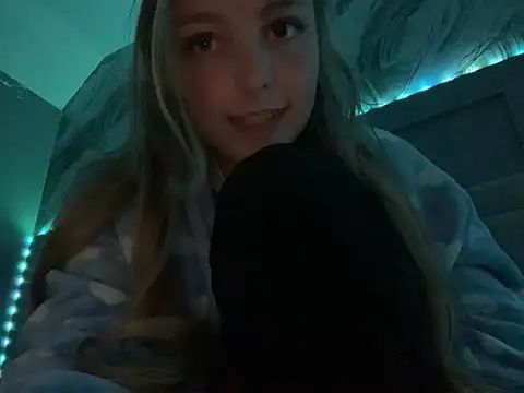 LusciousLailax online show from April 2026 09:23:01 PM