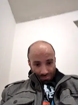 Snapshot of CirclingClass chatting on March 2025 01:50:02 PM CirclingClass online show from March 2025 01:50:02 PM