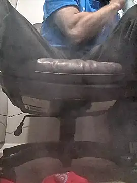 Snapshot of CirclingClass chatting on September 2025 12:17:02 PM CirclingClass online show from September 2025 12:17:02 PM