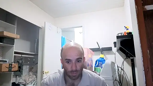 Snapshot of CirclingClass chatting on October 2025 01:39:01 AM CirclingClass online show from October 2025 01:39:01 AM