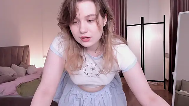 Snapshot of JennyHardy chatting on April 2026 12:14:02 PM JennyHardy online show from April 2026 12:14:02 PM