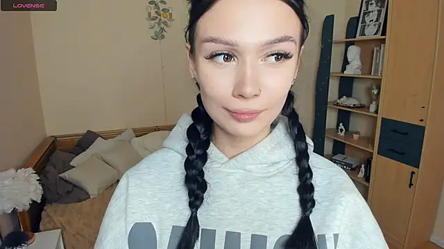 LynnCiprian online show from April 2026 06:52:01 PM