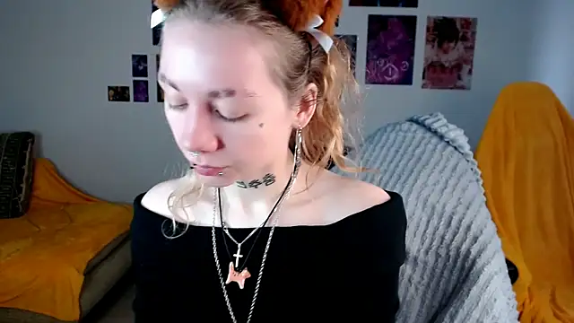 Nica Kawaii online show from April 2026 02:13:02 PM