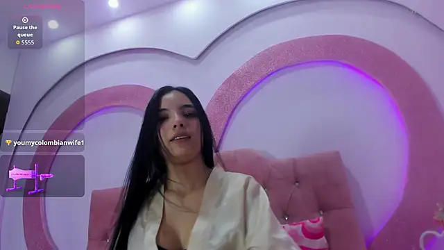 hilaryth  online show from March 2026 11:00:01 PM