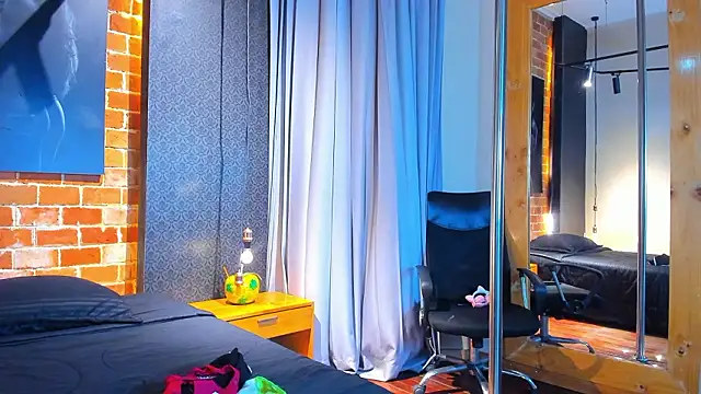 Sienna Dark online show from March 2026 11:27:01 AM