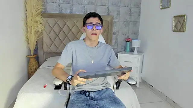 TylerCross  online show from March 2026 08:36:02 PM