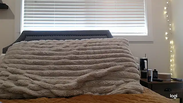 SecretsNextDoor online show from April 2026 05:24:02 PM