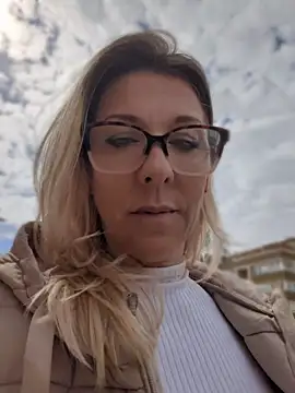 ManuelaX online show from March 2026 12:24:02 PM