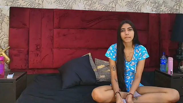 strawberrymia68  online show from June 2026 11:37:02 AM