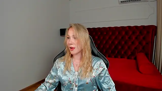Snapshot of ElaraVoltage chatting on July 2026 05:07:02 PM ElaraVoltage online show from July 2026 05:07:02 PM