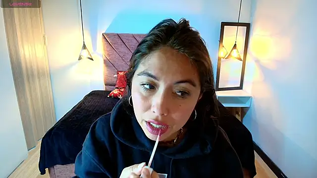 Amanda Fox   online show from April 2026 07:58:02 PM