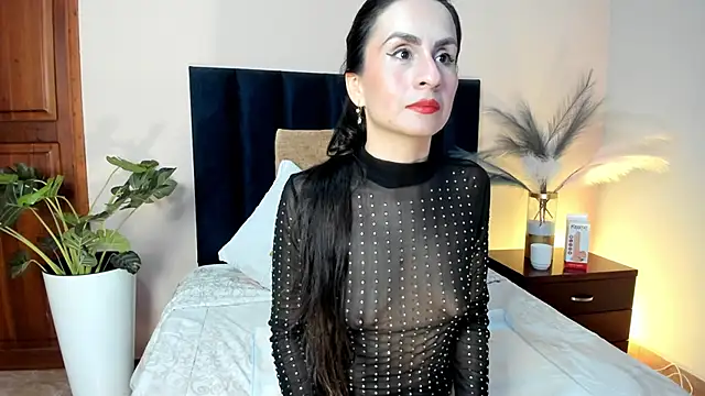 TinnaMoon online show from March 2026 11:32:01 PM