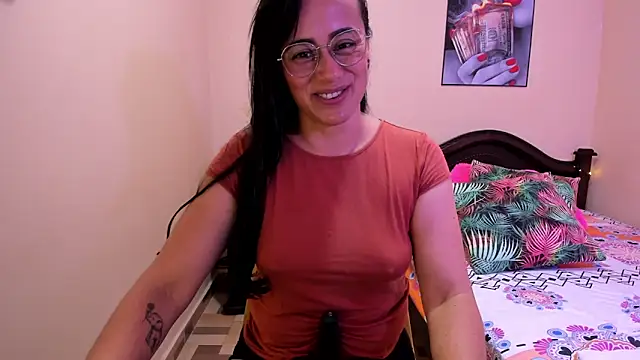 Snapshot of sara_florez12 chatting on May 2026 04:04:02 PM sara florez12 online show from May 2026 04:04:02 PM