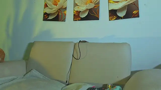 Viioletcollins online show from May 2026 12:05:01 AM
