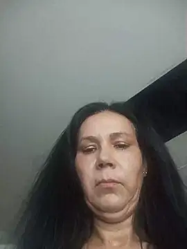 Snapshot of Elenna__ chatting on May 2026 01:18:02 PM Elenna online show from May 2026 01:18:02 PM