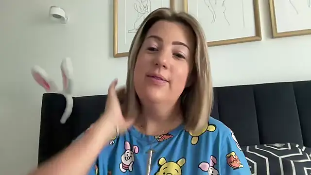 Snapshot of annabellewarick chatting on June 2026 06:19:02 AM annabellewarick online show from June 2026 06:19:02 AM