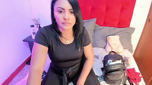 EstrellaSmmith online show from June 2026 05:37:02 PM
