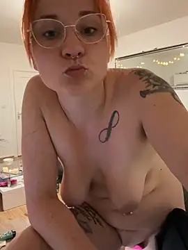 Snapshot of Fiebie_licious_ chatting on May 2026 05:04:01 AM Fiebie licious online show from May 2026 05:04:01 AM