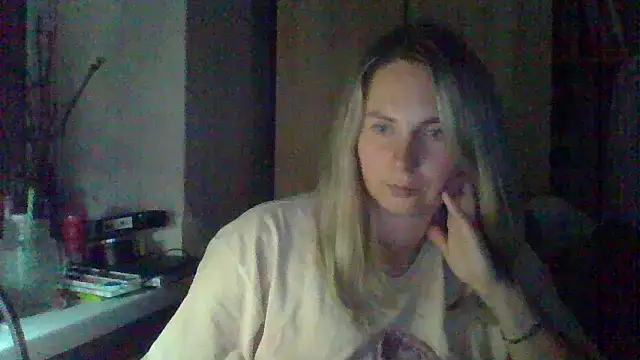 Mollie365 online show from April 2026 10:02:02 PM