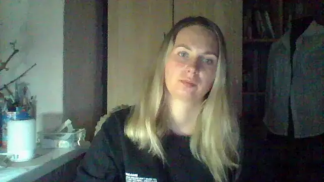 Mollie365 online show from April 2026 06:43:01 PM