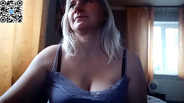 Snapshot of DiamondLady555 chatting on April 2026 07:13:01 AM DiamondLady555 online show from April 2026 07:13:01 AM