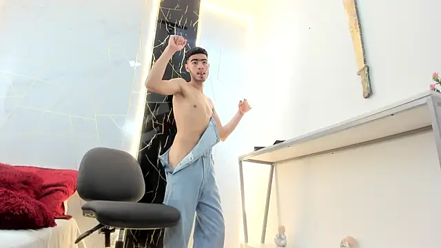 Valentin Lux online show from March 2026 03:12:02 AM