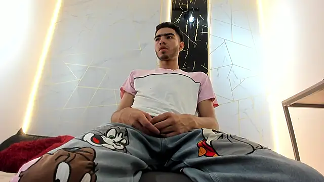 Valentin Lux online show from March 2026 03:13:01 AM