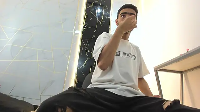 Valentin Lux online show from March 2026 03:01:01 AM