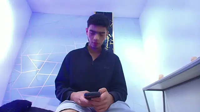 Valentin Lux online show from April 2026 03:20:01 AM