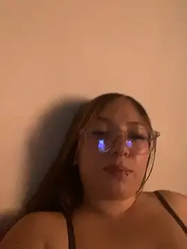 Snapshot of Milaac_ chatting on April 2026 10:18:01 PM Milaac online show from April 2026 10:18:01 PM