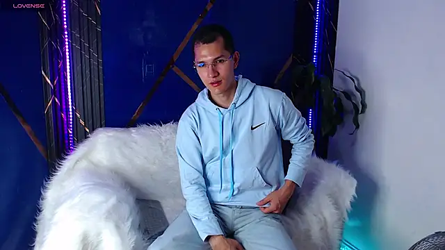 MilanDavid1 online show from April 2026 05:32:01 PM