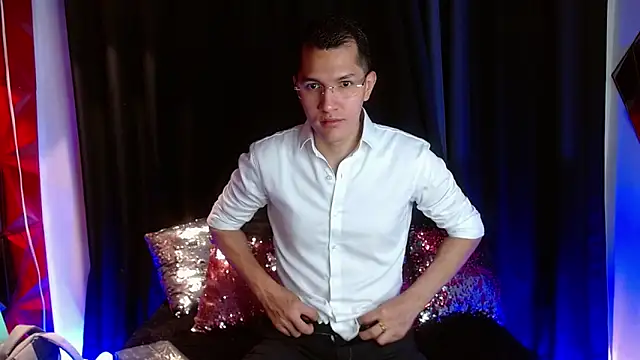 MilanDavid1 online show from April 2026 05:17:01 PM