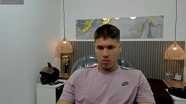 AlessandroFranco online show from April 2026 01:01:01 PM