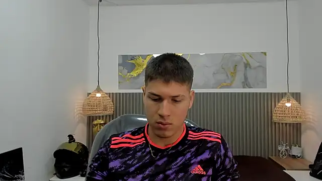 AlessandroFranco online show from April 2026 01:24:01 PM