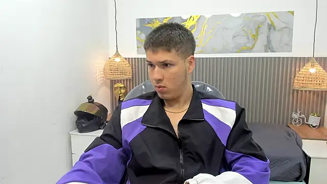 AlessandroFranco online show from April 2026 01:17:01 PM