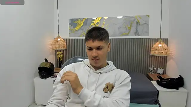 AlessandroFranco online show from May 2026 01:19:01 PM