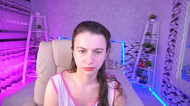 Snapshot of LittleJulii chatting on May 2026 04:09:01 AM LittleJulii online show from May 2026 04:09:01 AM