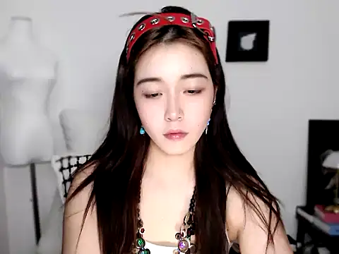WQueen online show from April 2026 10:35:02 AM