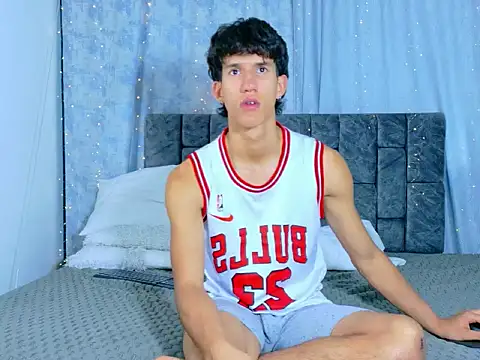 Thiago salazar online show from March 2026 06:14:02 PM