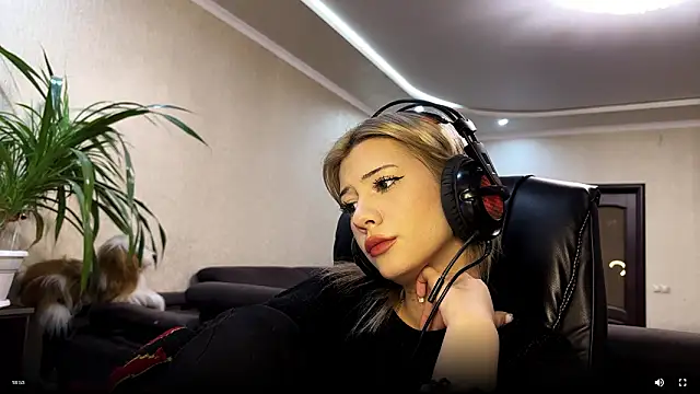 annie1handsome online show from March 2026 05:49:01 PM