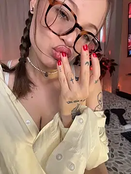 Snapshot of Tallulah_Kinky chatting on June 2026 08:44:01 PM Tallulah Kinky online show from June 2026 08:44:01 PM